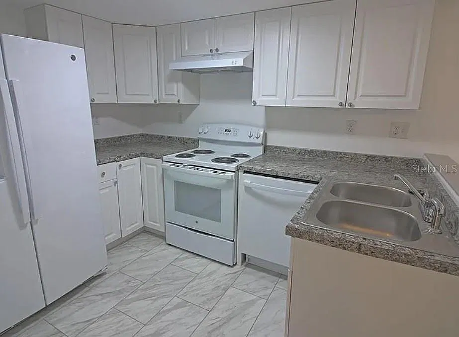 1 bed, 1.0 bath, 634 sqft, $1,150 — Photo 2