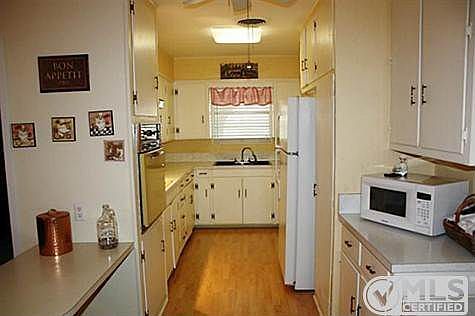 3rd image of 629 Pampa St