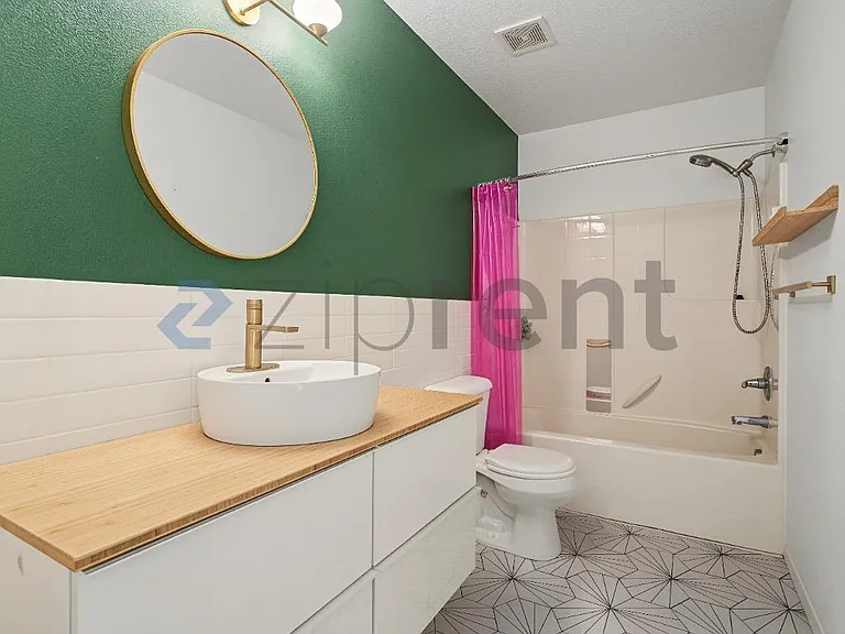 18052 SW Loxley Dr — Photo 24