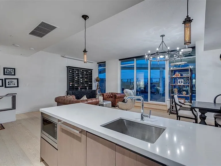 68 Smithe St #2015 — Photo 5