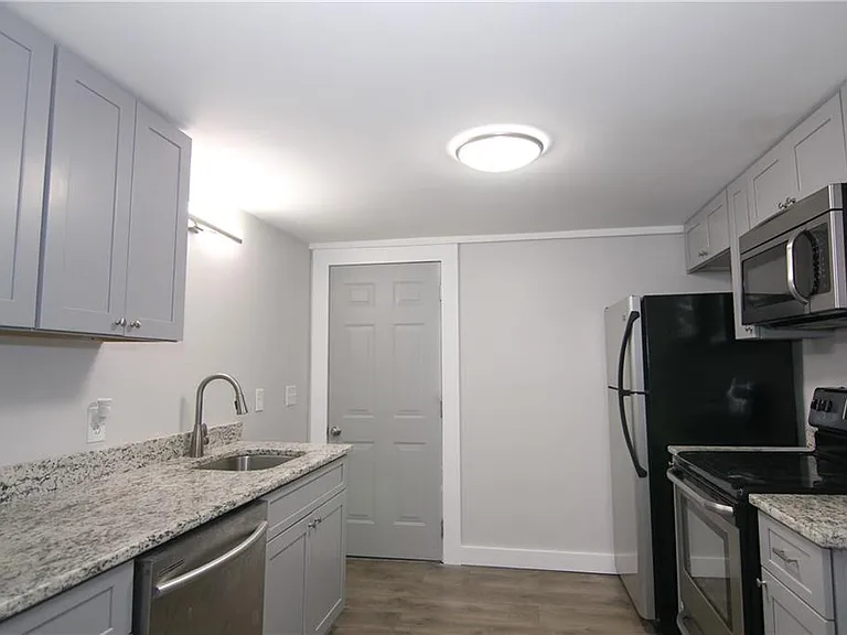 2187 Plantation Ln #B — Photo 4
