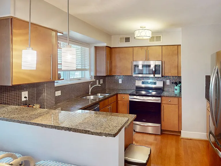 227 N Dotger Ave #E15 — Photo 10