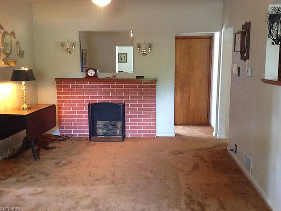 4th image of 770 W Main St