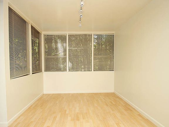 5th image of 120 E Creek Dr APT 3A