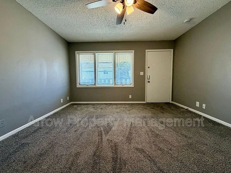 Studio, 1.0 bath, 360 sqft, $600 — Photo 2