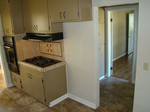 2nd image of 900 W Adams Ave