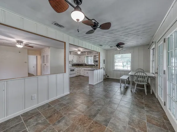 1637 E Lake Dr, Weatherford, TX 76087