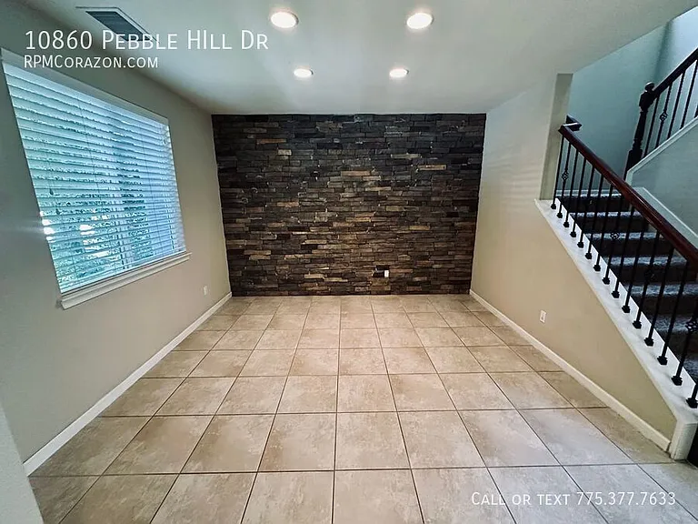 10860 Pebble Hill Dr — Photo 4