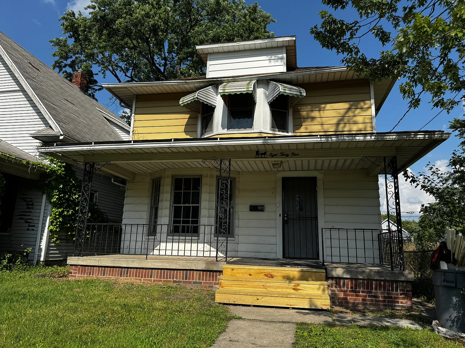 829 Willow Ave — Photo 1