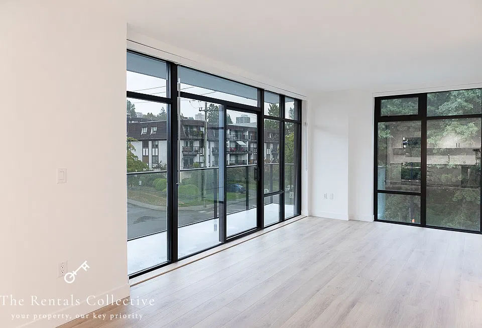 311 W 1st St #201