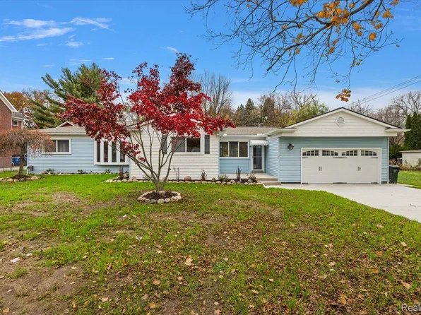 8355 Speedway Dr, Shelby Township, MI 48317
