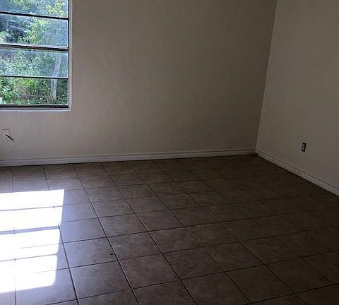 4th image of 707 Live Oak St