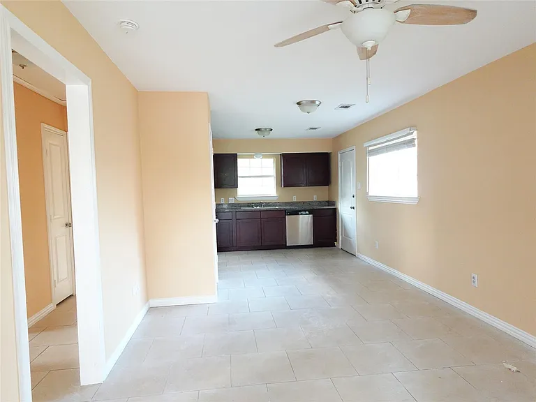 4721 Denmark St — Photo 4