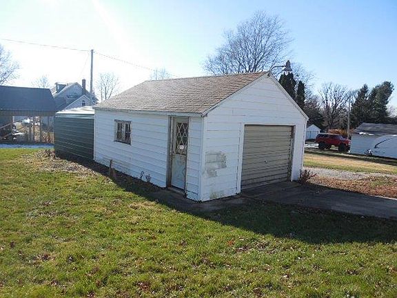 3rd image of 434 E Bogardus St