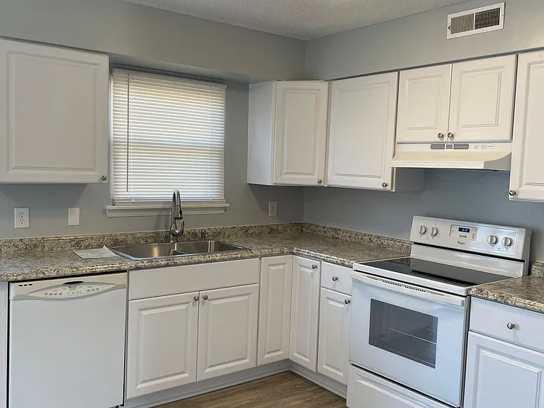 3752 W Stratford Rd — Photo 1