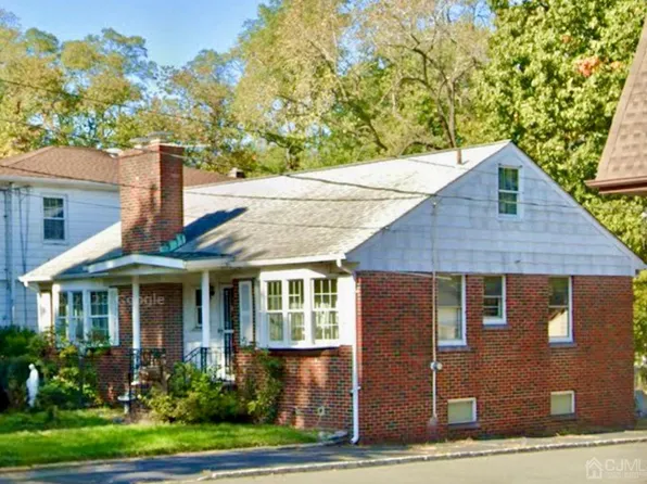 54 Freeman St, Woodbridge, NJ 07095