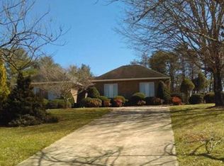 10 Leisure Ln, Granite Falls, NC 28630