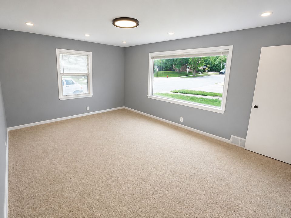 1st image of 400 N 92nd St #400