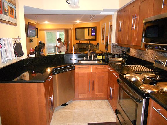 4th image of 15189 Valley Stream Dr