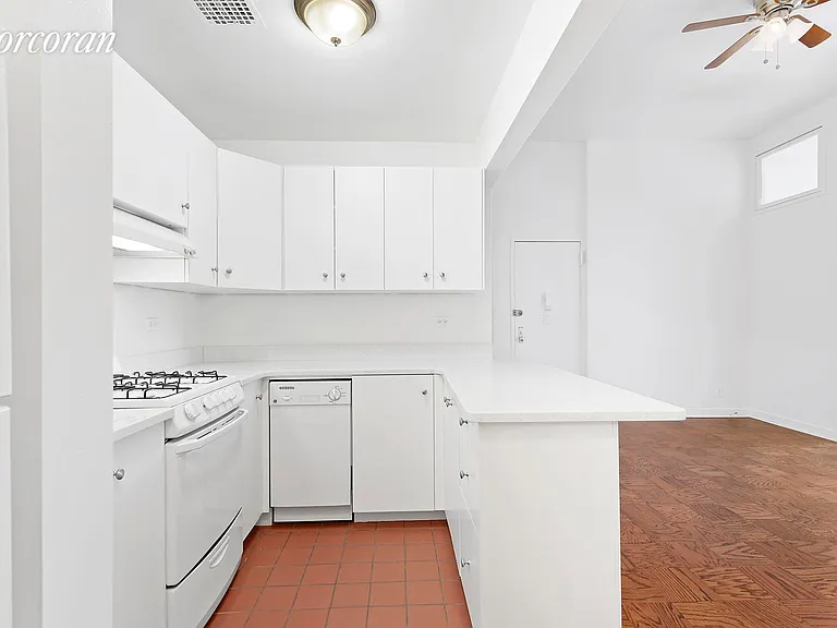 30 Horatio St #2A — Photo 4