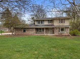 9734 N Kent Ct, Mequon, WI