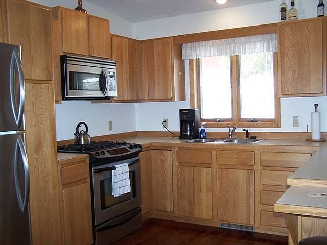 2nd image of 1141 7th St NE
