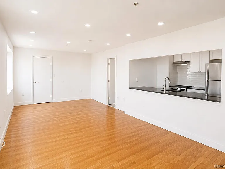 10 Franklin Blvd #205 — Photo 9