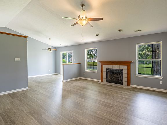 4th image of 11102 Leo Dr