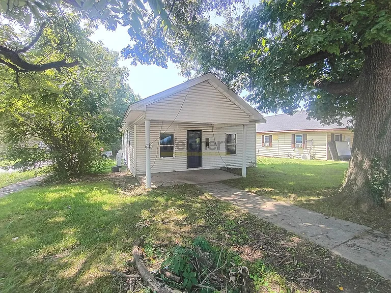 900 W Park St — Photo 1
