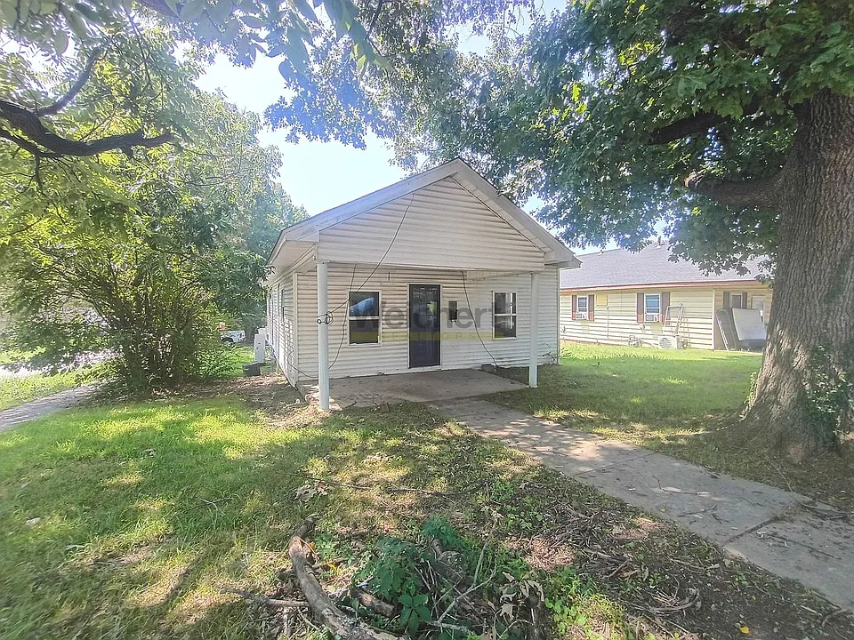 900 W Park St