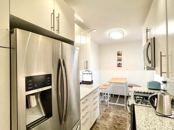 701 Gerald Court image 1 of 7