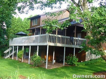 View of back of house/deck
