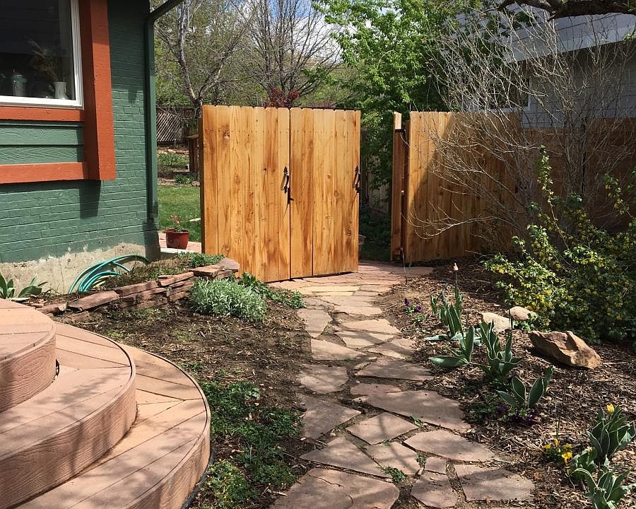 Enter the garden here