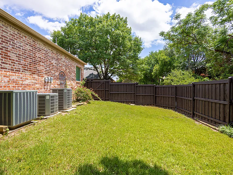5619 Miramar Dr — Photo 21