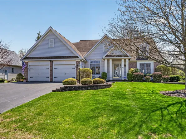 17 Sanibel Dr, Fairport, NY 14450