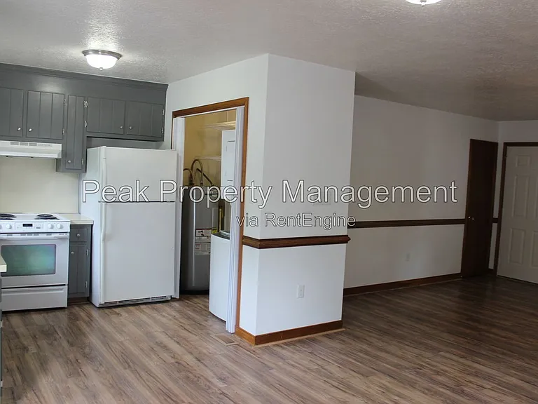 6452 Lakeway Dr — Photo 7