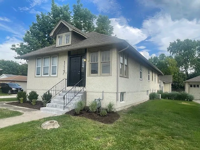 Building Photo - 117 W Naperville Rd
