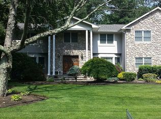 7 Moccasin Pl, Monsey, NY 10952