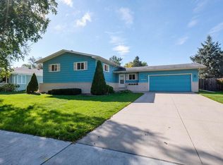 2844 Longfellow Rd N, Fargo, ND 58102