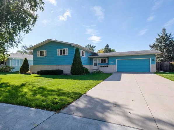 2844 Longfellow Rd N, Fargo, ND 58102