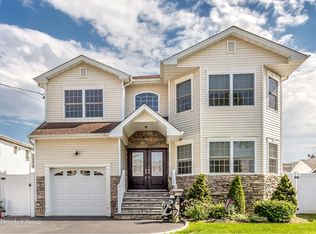 1738 De Salle Pl, Merrick, NY 11566