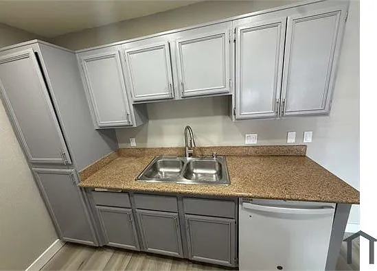 2 bed, 976 sqft, $1,655 — Photo 4