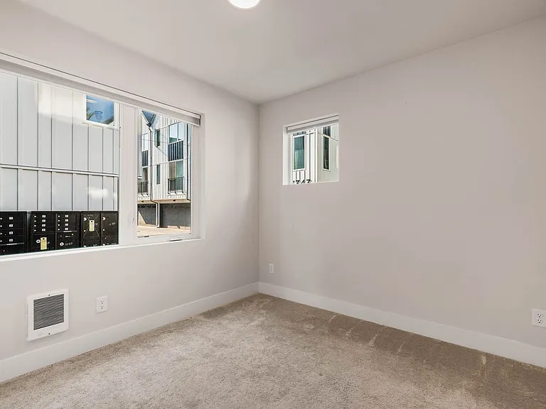 13335 Greenwood Ave N #D — Photo 5