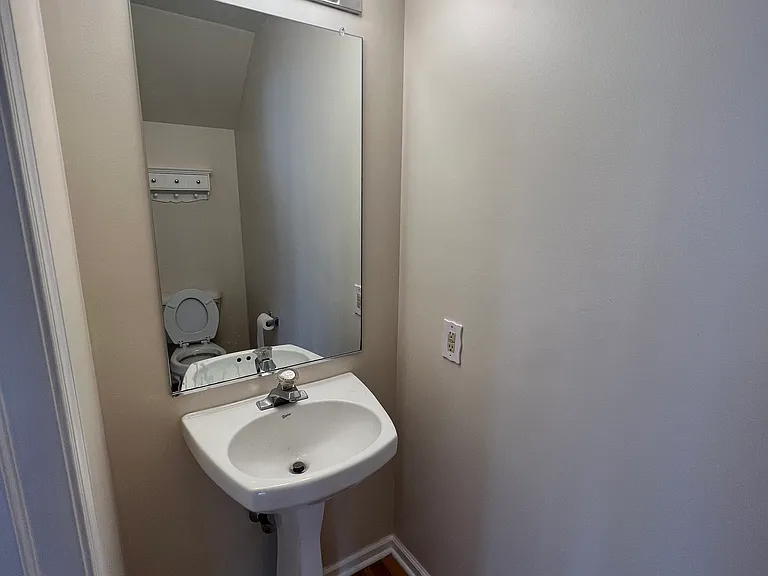 224 N Oak St — Photo 15