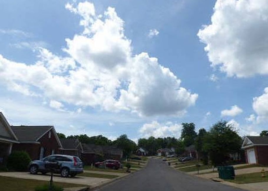 Exterior Neighborhood (street photo)