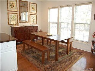 4th image of 95 Samantha Cir