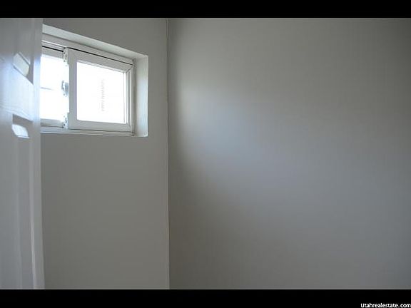 3rd image of 1009 E Serpentine Way