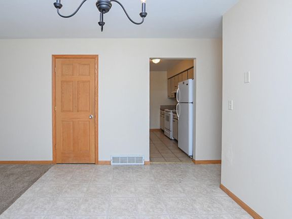 4th image of 2747 W 8th St