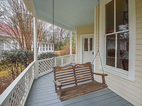 3rd image of 518 Greensboro St