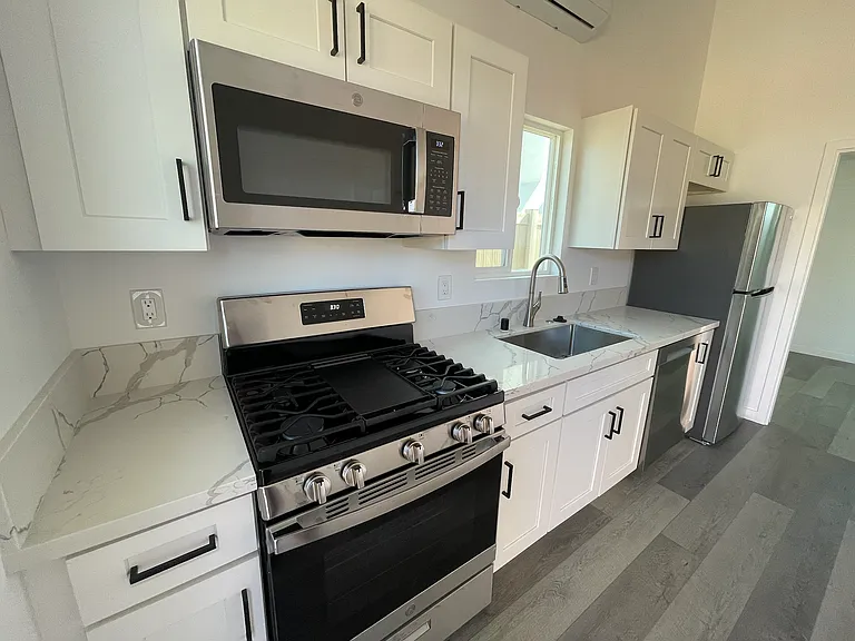 931 Horne Pl #2 — Photo 3